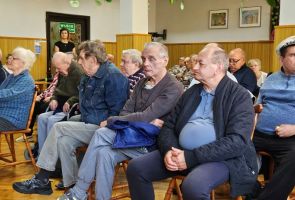 Powiększ zdjęcie: publiczność podczas koncertu