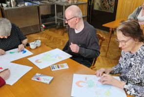 Powiększ zdjęcie: Mieszkańcy podczas warsztatów